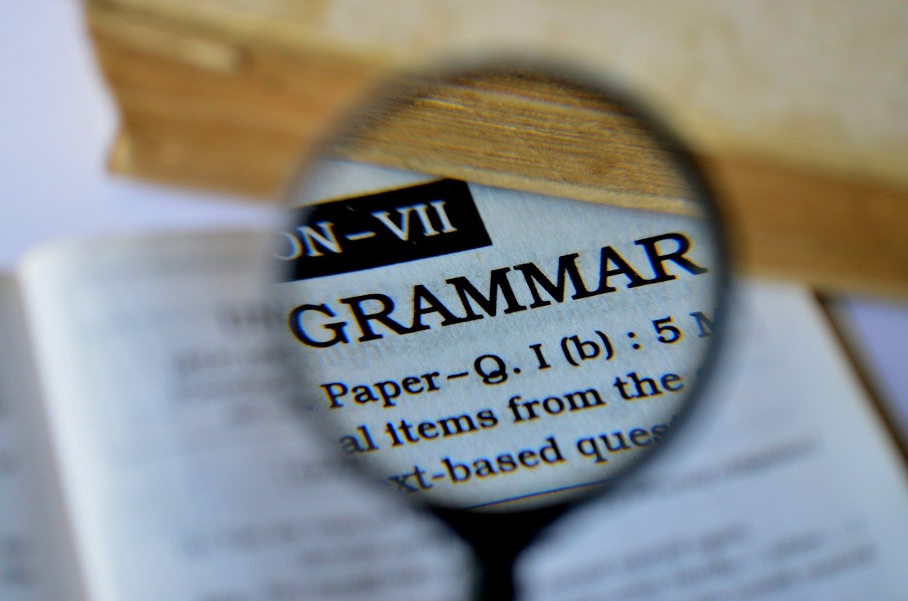 grammar, magnifier, magnifying glass-389907.jpg